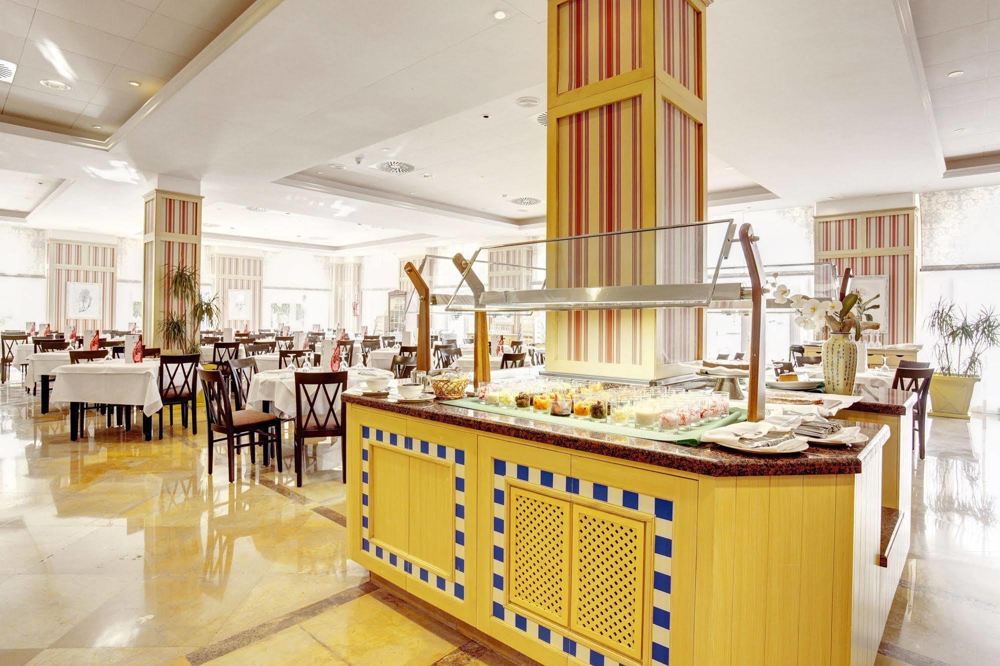 Grupotel Macarella Suites & Spa Son Xoriguer Kültér fotó